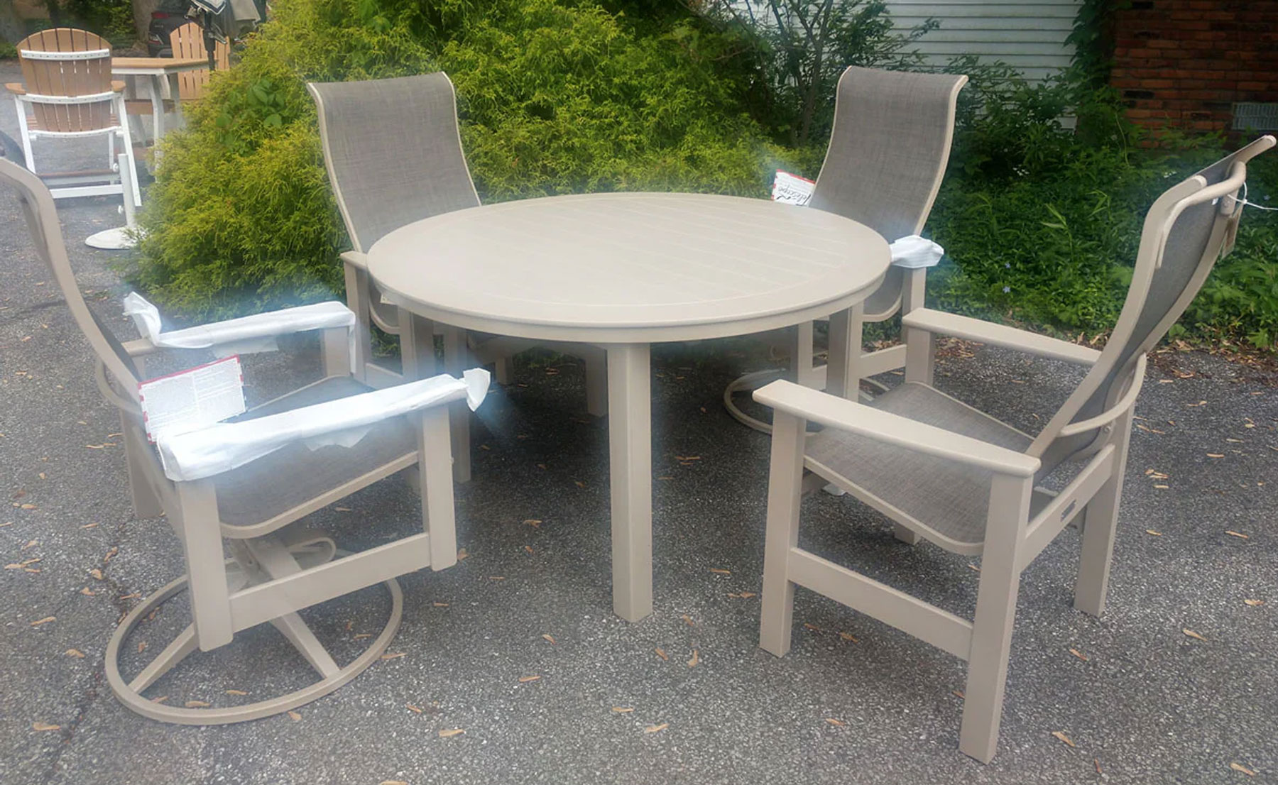 Telescope Casual MGP 54 inch Round Slat Table with (4) Leeward Supreme Chairs